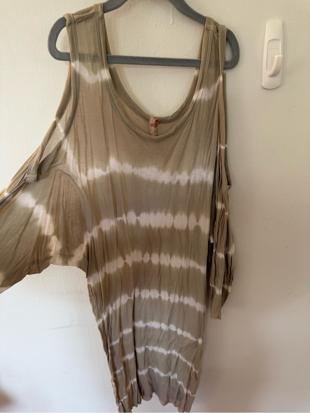 Women’s Taupe and White Tie-Dye Cold-Shoulder Tunic